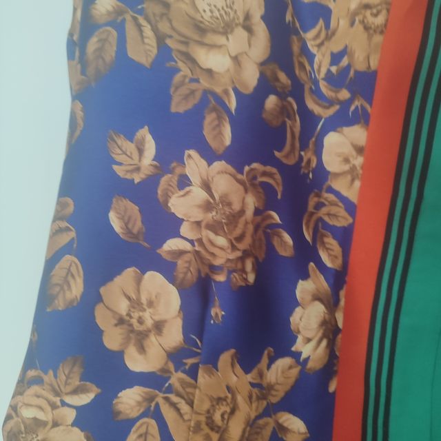 Blusa Zara floral multicolor