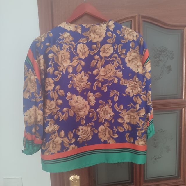 Blusa Zara floral multicolor