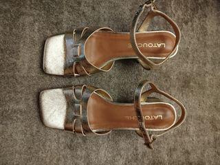 Sandalias Latouche doradas, talla 37