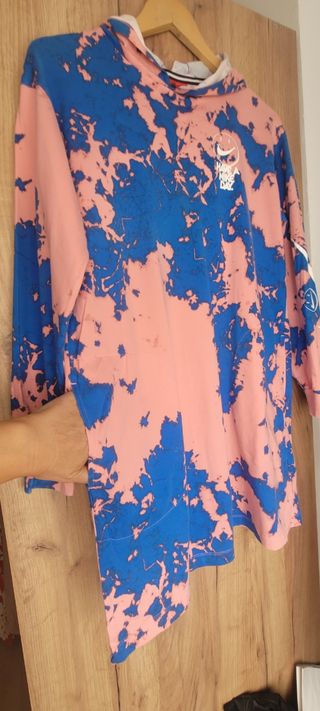 Sudadera tie-dye azul y rosa