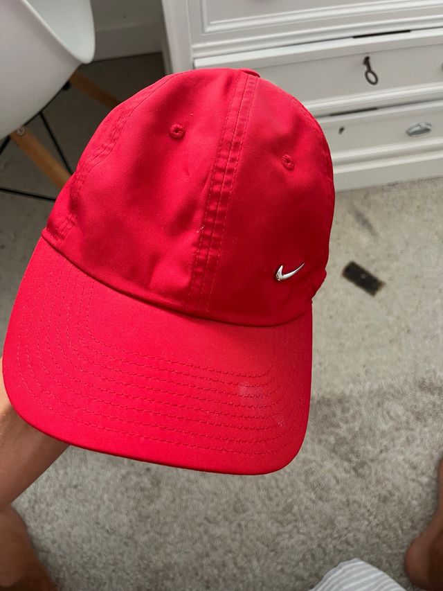 Gorra Nike roja