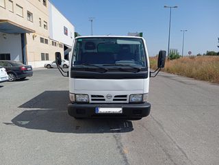 Camión Nissan Cabstar 2006