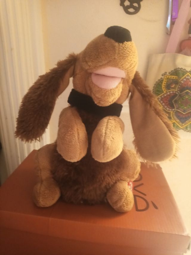 Perro musical orejas moviles. Peluche movible