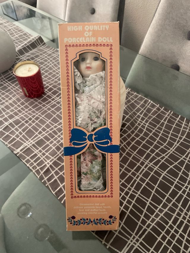 Bambola vintage in porcellana