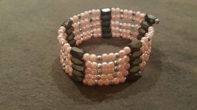 Pulsera magnética rosa, plateada y negra