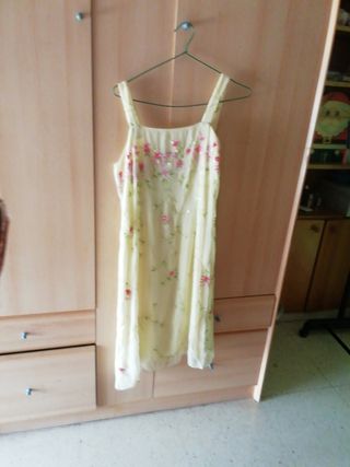 Vestido fiesta amarillo bordado