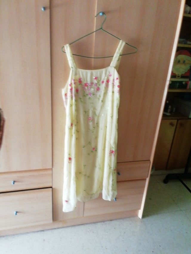 Vestido fiesta amarillo bordado