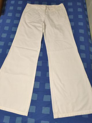 PANTALÓN BLANCO DE CAMPANA. MUJER T-38
