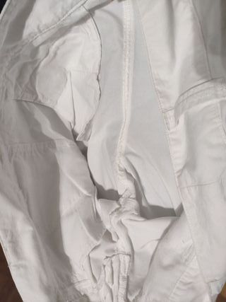 PANTALÓN BLANCO DE CAMPANA. MUJER T-38