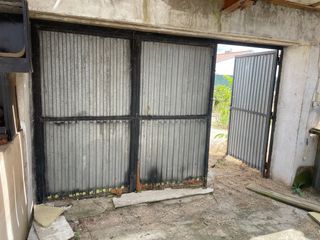 Puerta garaje metalica antigua