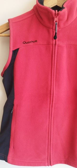 Chaleco polar Quechua rojo y negro