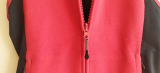 Chaleco polar Quechua rojo y negro