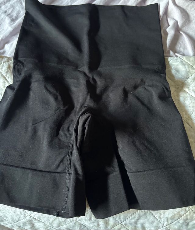 Guaina contenitiva nera