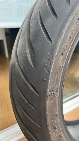 Neumático BRIDGESTONE T32 trasero