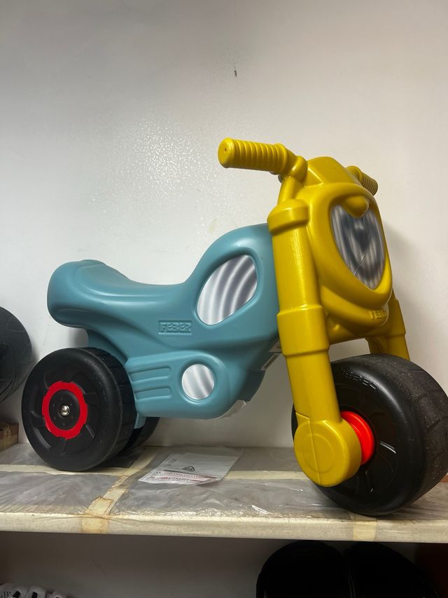 Moto correpasillos Feber infantil con muy poco uso