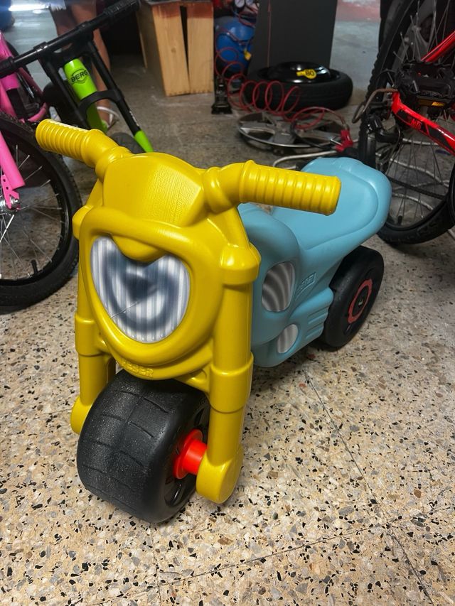 Moto correpasillos Feber infantil con muy poco uso