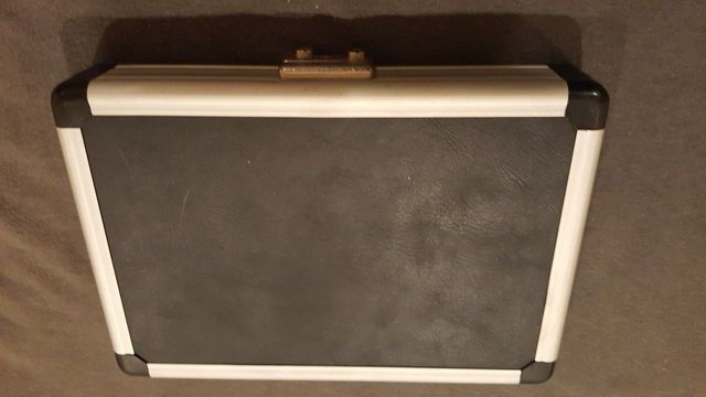 Maletín manicura y pedicura metalico plata y negro