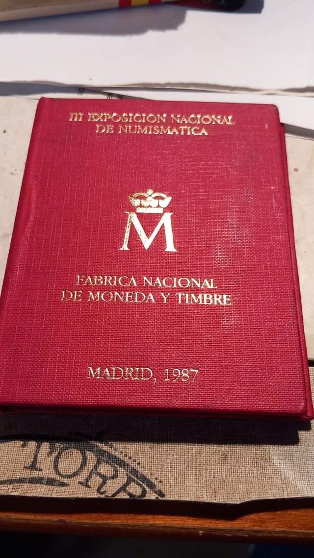 Monete dalla Spagna 1987:1 peseta, 200 pesetas, 5 pesos