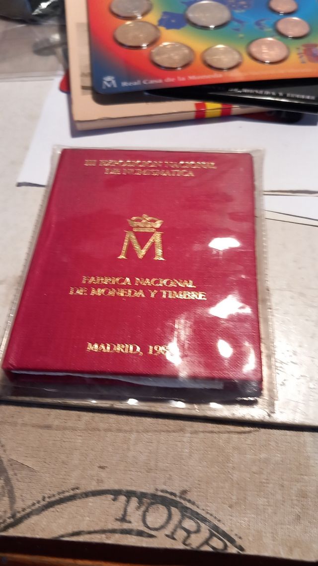 Monete dalla Spagna 1987:1 peseta, 200 pesetas, 5 pesos