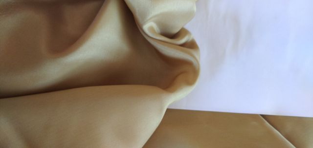 7m en forro poliéster color dorado oscuro