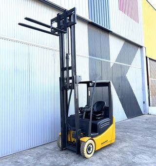 CARRETILLA ELEVADORA ELECTRICA SEMINUEVA 1600 KG