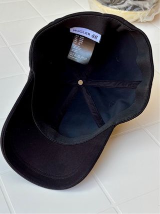 Gorra negra Mugler H&M - Talla M