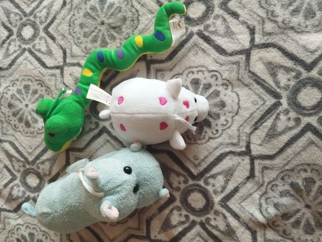 Lote de 3 peluches: serpiente, cerdo y hipopótamo