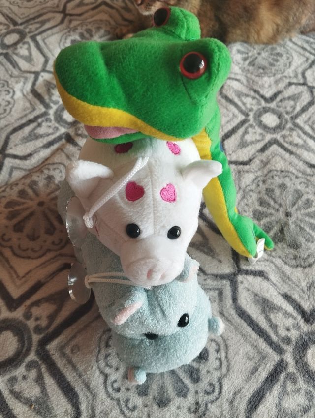 Lote de 3 peluches: serpiente, cerdo y hipopótamo
