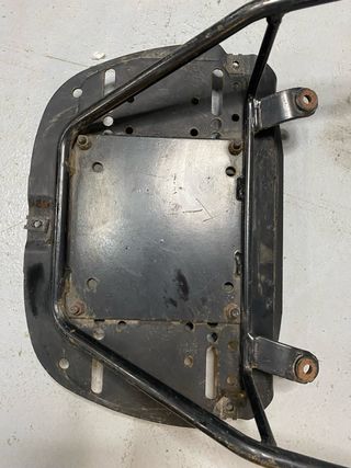 Soporte baúl moto