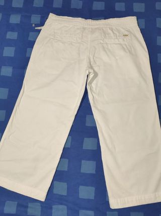 PANTALON BLANCO PIRATA DE CHICA. ZARA T-S