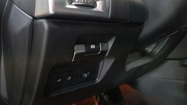 Jaguar E-Pace 2.0D 110kW R-Dynamic Nacional 77.000Km