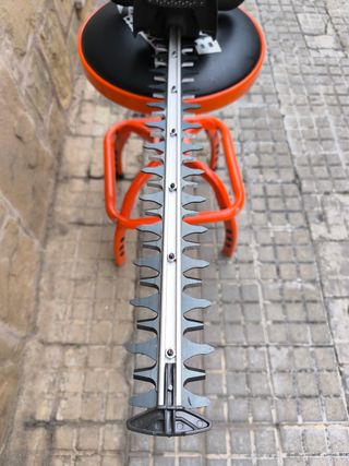 Cortasetos Husqvarna batería modelo 136 LIHD50