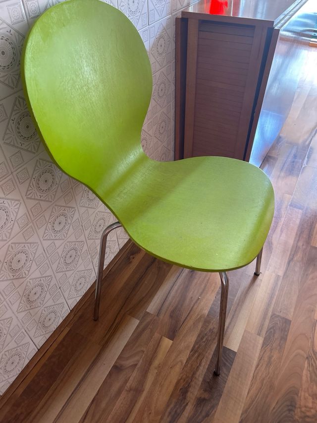 Silla verde diseño moderno