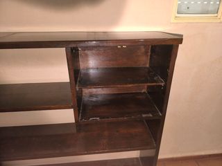 Librería madera antigua con más de 100 libros 