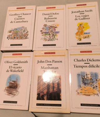 Librería madera antigua con más de 150 libros