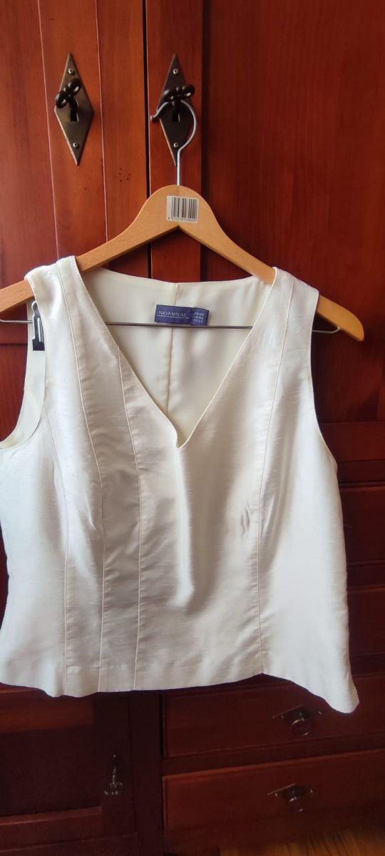 Conjunto falda, cuerpo y chal