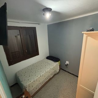 Alquilo habitacion amoblada