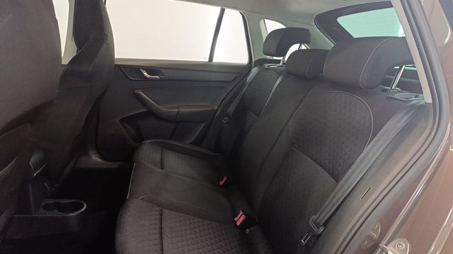 Skoda Rapid 1.4 TDI CR 66KW (90cv) Style DSG Nacional - 146000Km