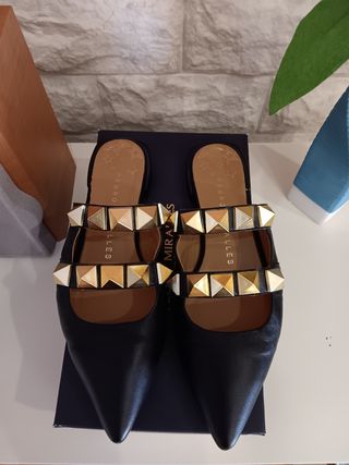 Sandalias Pedro Miralles negras doradas .