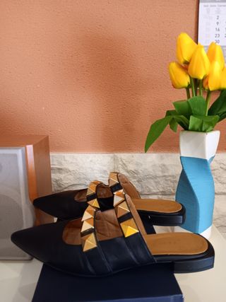 Sandalias Pedro Miralles negras doradas .