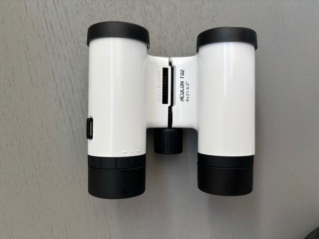 Nikon Aculon T02 8x21 - prismáticos