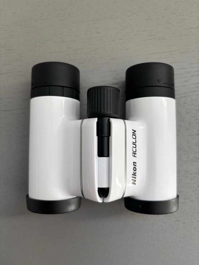 Nikon Aculon T02 8x21 - prismáticos