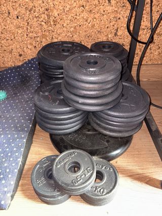 Discos peso: 36x2kg + 32x1kg + 12x0.5kg