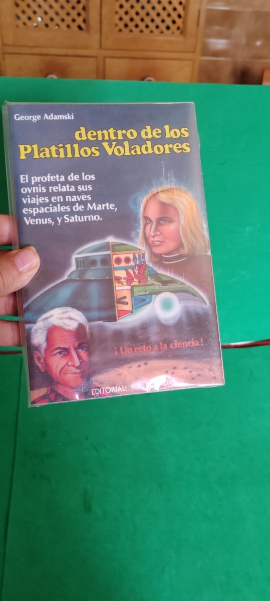  Dentro de los Platillos Voladores. 
George Adamsk