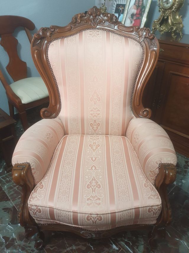 Sillón antiguo de madera