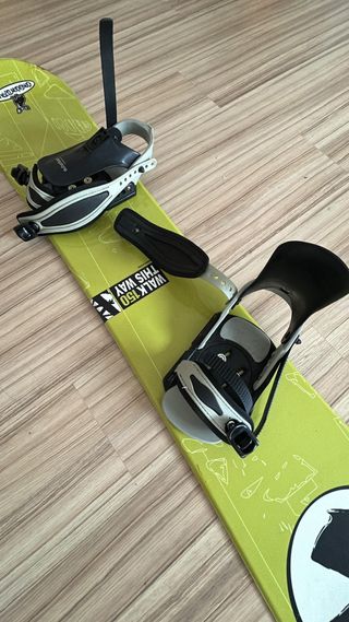 Snowboard Santa Cruz 150 cm + Fijaciones Suburban