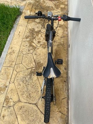 Bicicleta aluminio niño/a 20" buen estado.