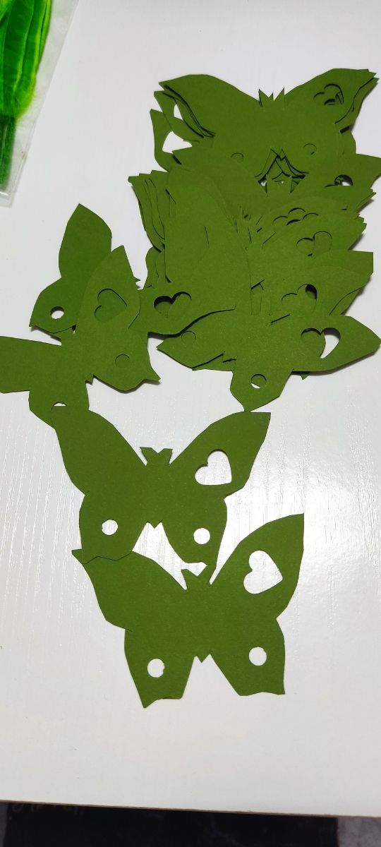 Lote, Plumas verdes y lazos blanco 