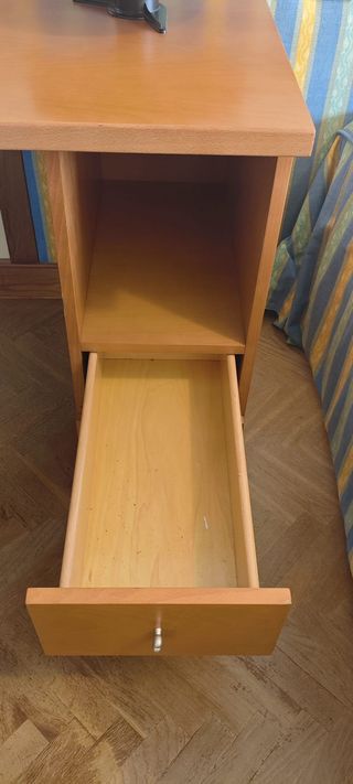 Escritorio madera marrón