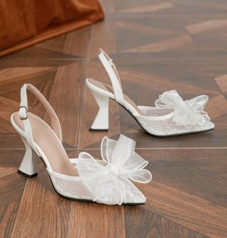 Tacones blancos de encaje